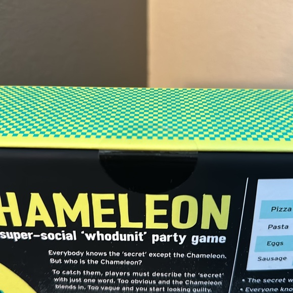 The Chameleon Board Game - Picture 4 of 4